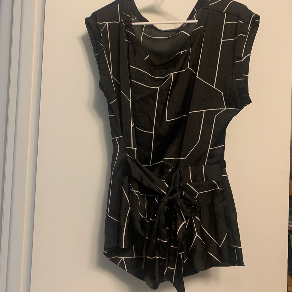 New York & company black and white top sz XL